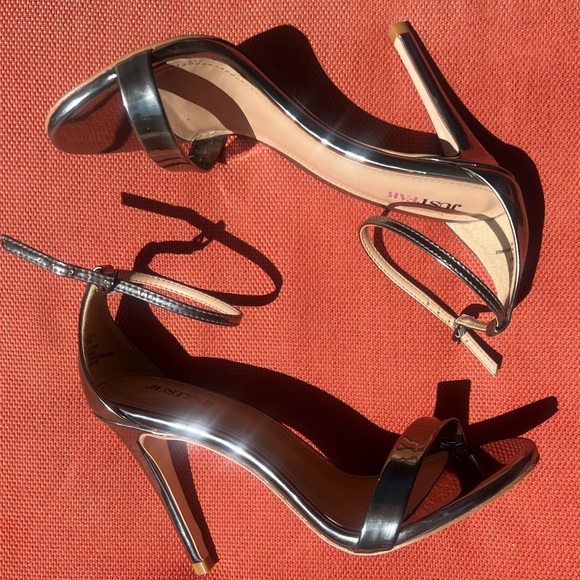 Chrome silver Justfab heels - Picture 6 of 10